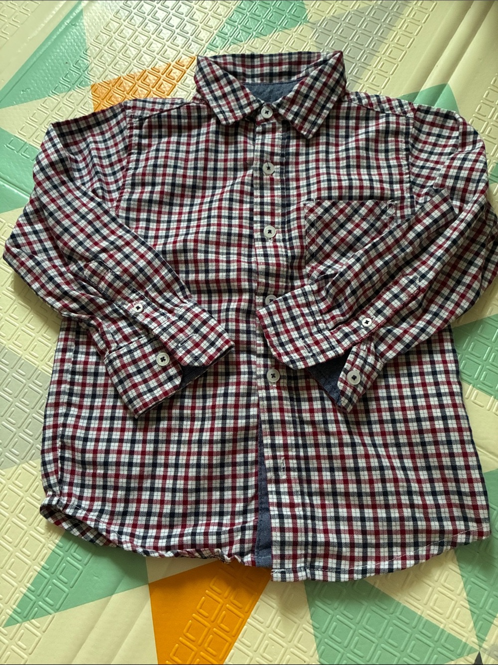 20/25$ 🧸 Boys Red & Black Plaid Button-Up Shirt